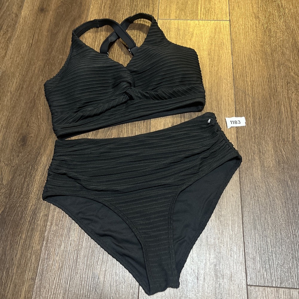 Women's 2-Piece Swimsuit black sz lg. Ribbed fabric Nice nwot